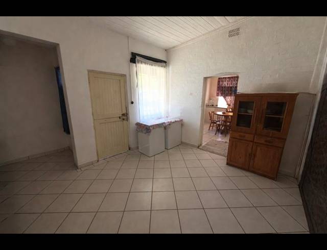 3 BEDROOM HOUSE FOR SALE IN PRESTBURY